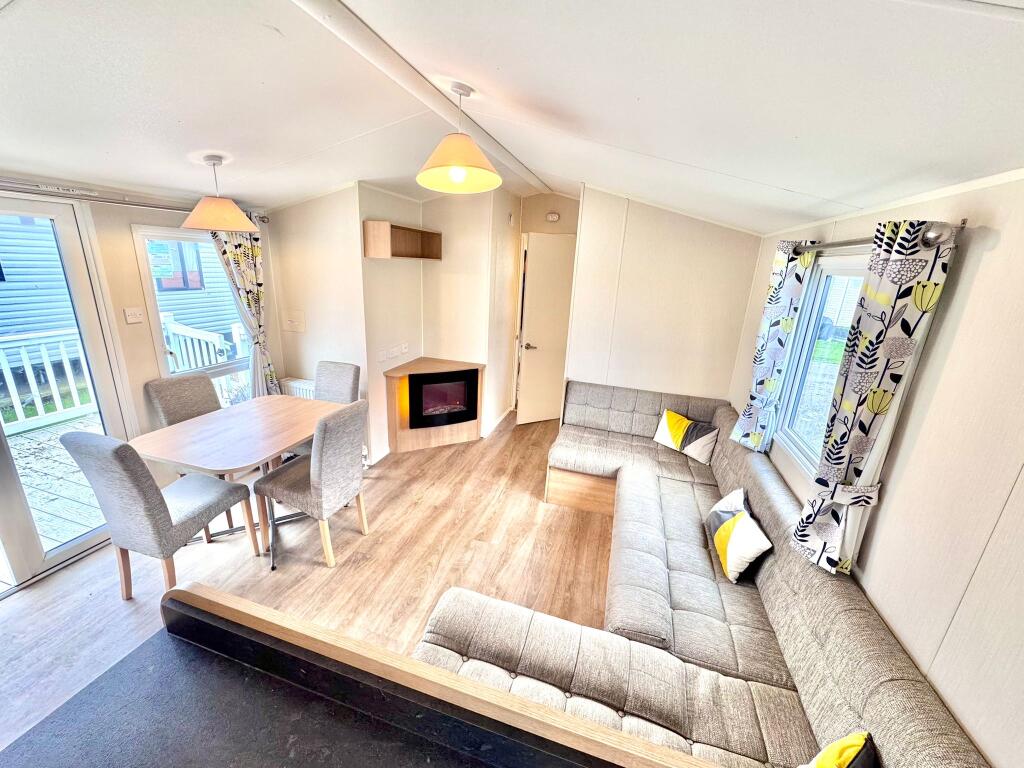 Willerby Johnson CL Caravan, Chichester Lakeside Holiday Park, Vinnetrow Road, Chichester, West Sussex, PO20 1QH - View 3
