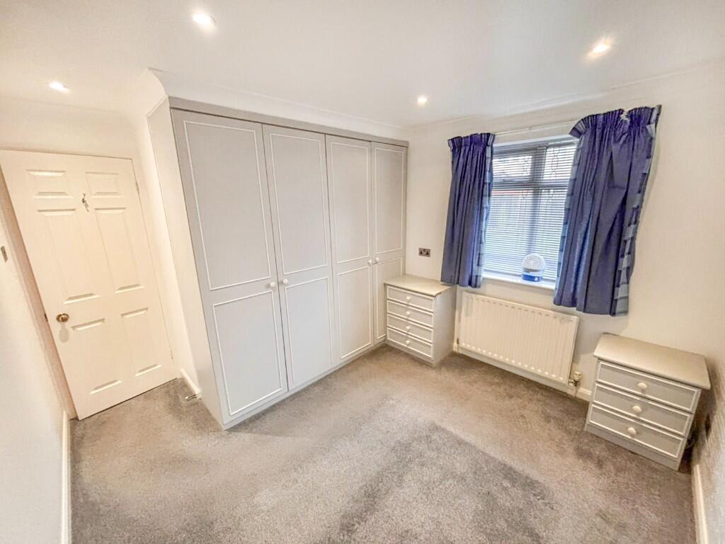 House in Huddersfield, Kitchenroyd, Skelmanthorpe - More