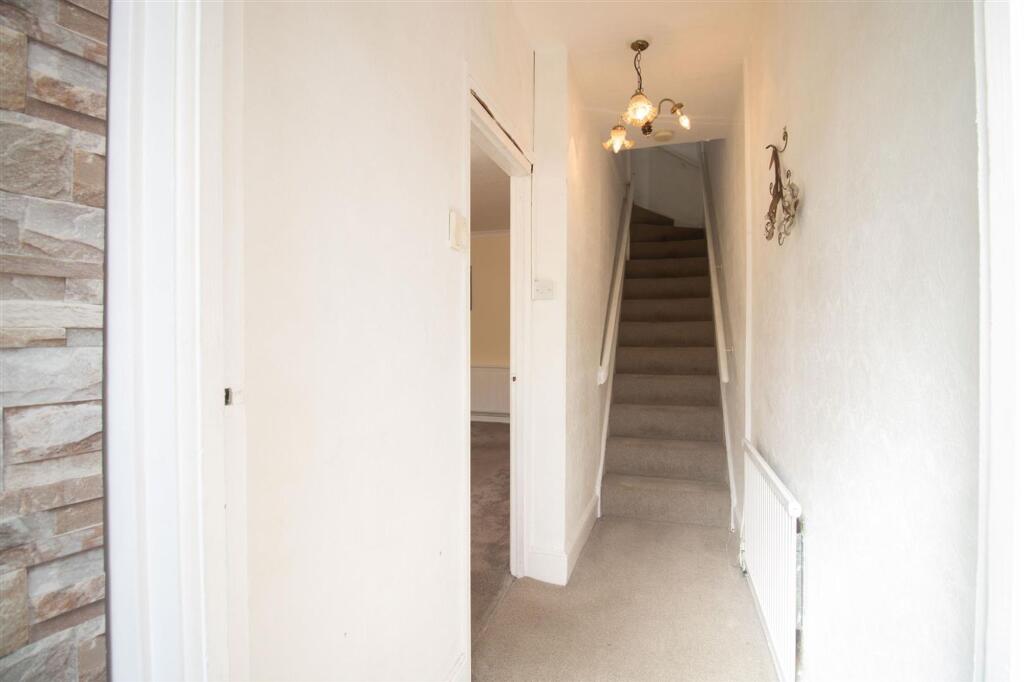 Edwards Terrace, Newbridge, NP11 photo 2