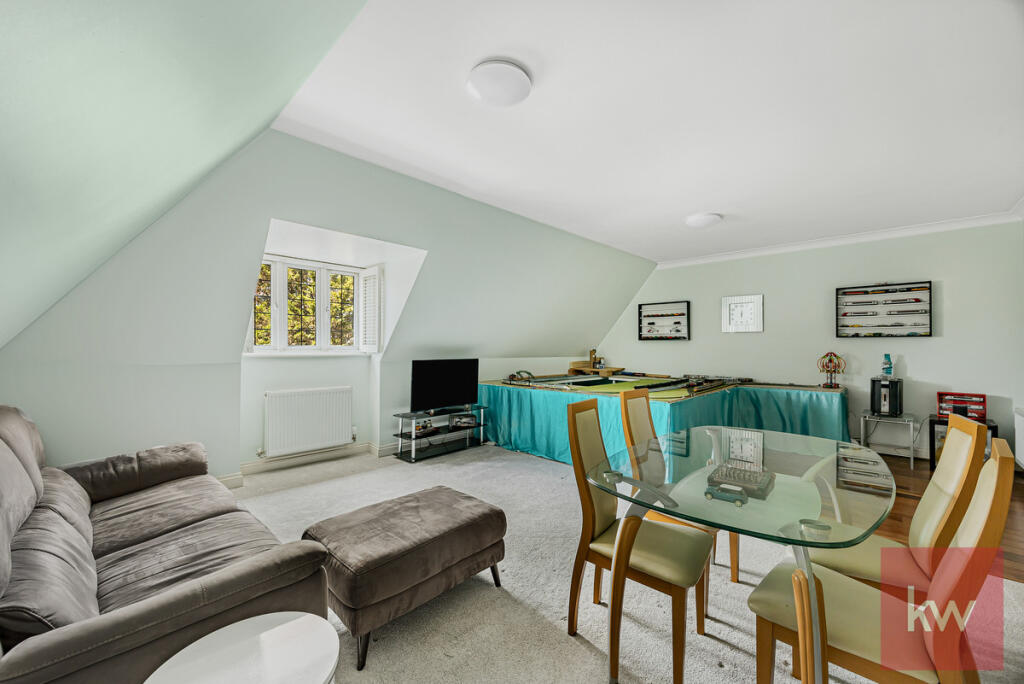 Apartment in Maidenhead, Bray Wick - View 5