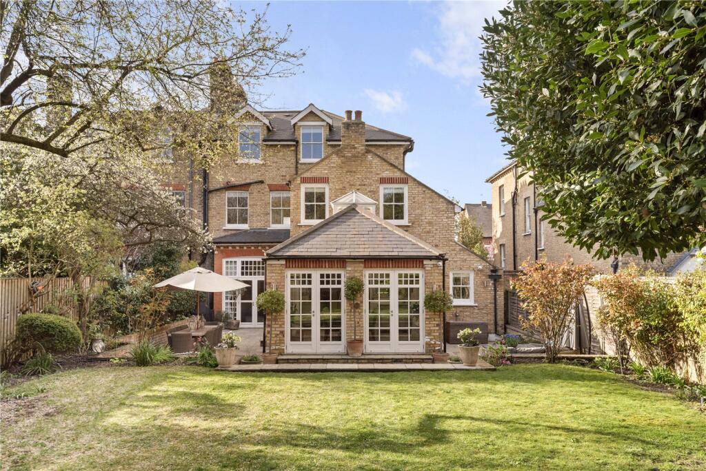 Main image of property: Earlsfield Road, London, SW18