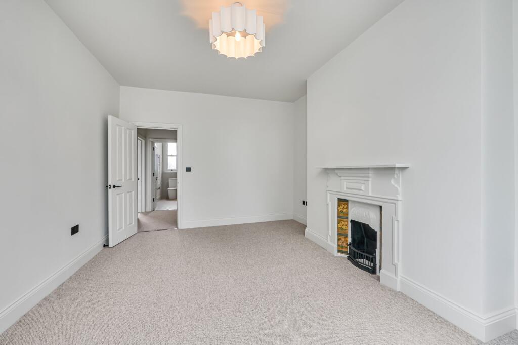 Apartment in London - View 5