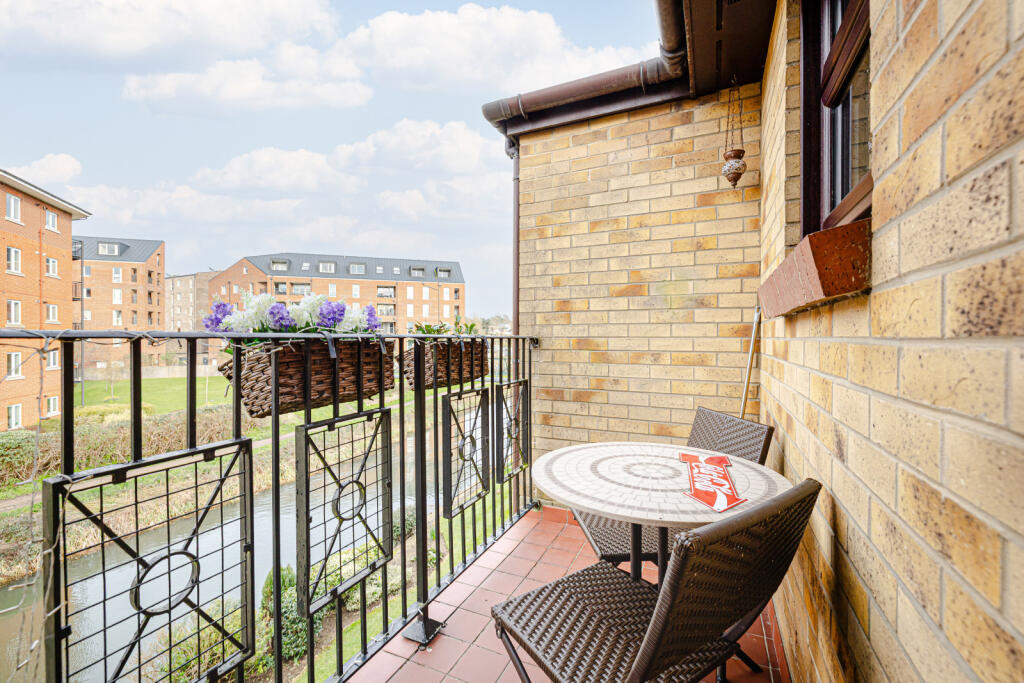 Apartment in Bishop's Stortford, Hockerill - View 2