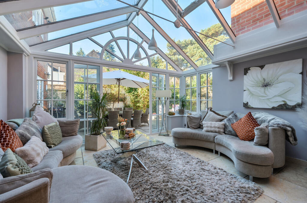 House in Surrey Heath, Heatherside - View 5