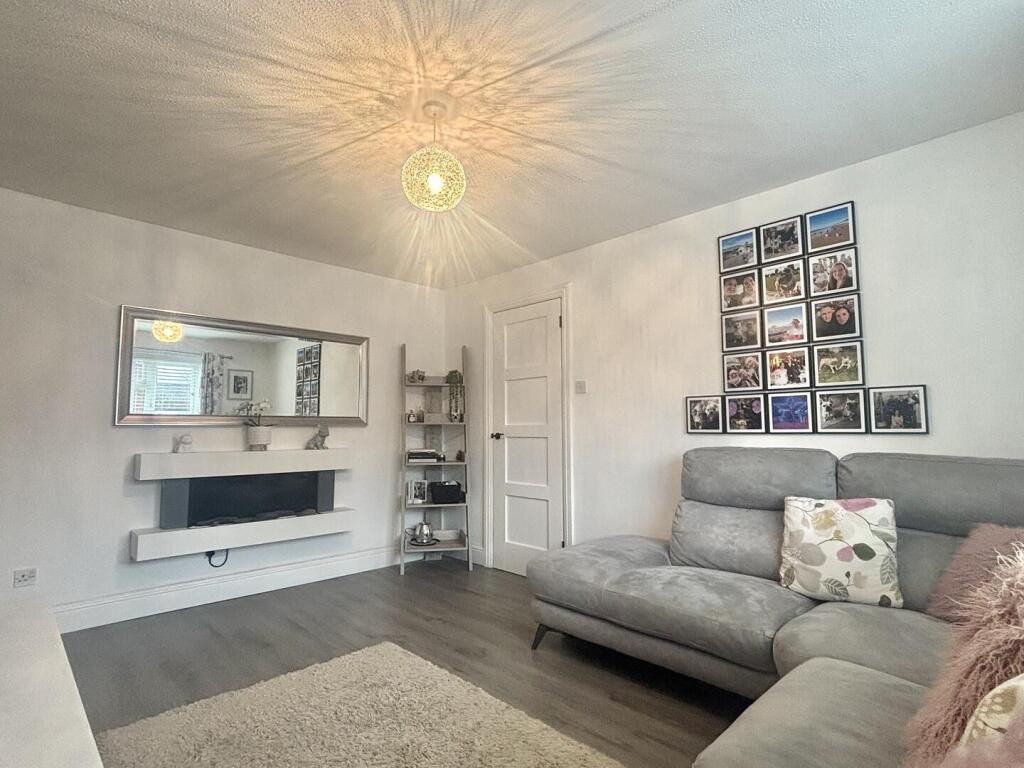 Skiddaw Close, White Court, Great Notley, CM77 photo 5