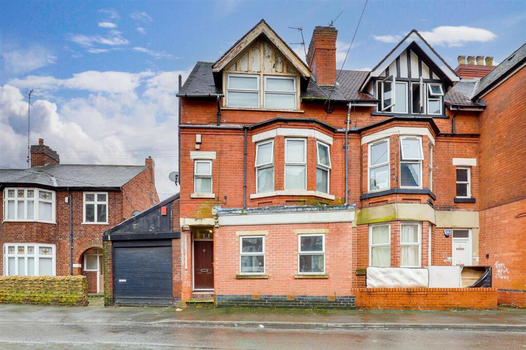 5-bed terraced on Berridge Road, Nottingham, NG7, £245,000
