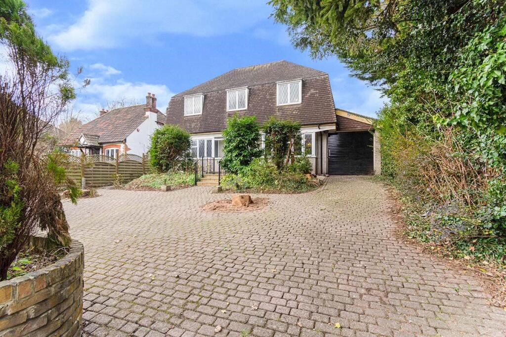 House in Croydon - View 3