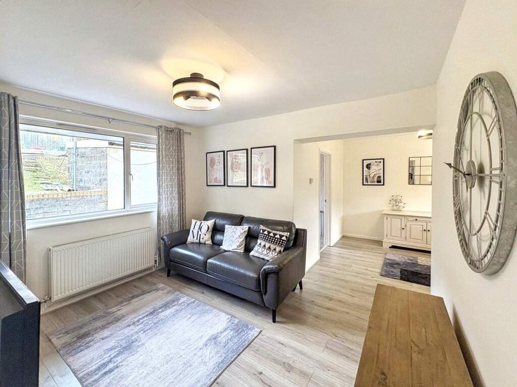 Mace Lane, Treorchy, Rhondda Cynon Taff. CF42 6DS photo 3