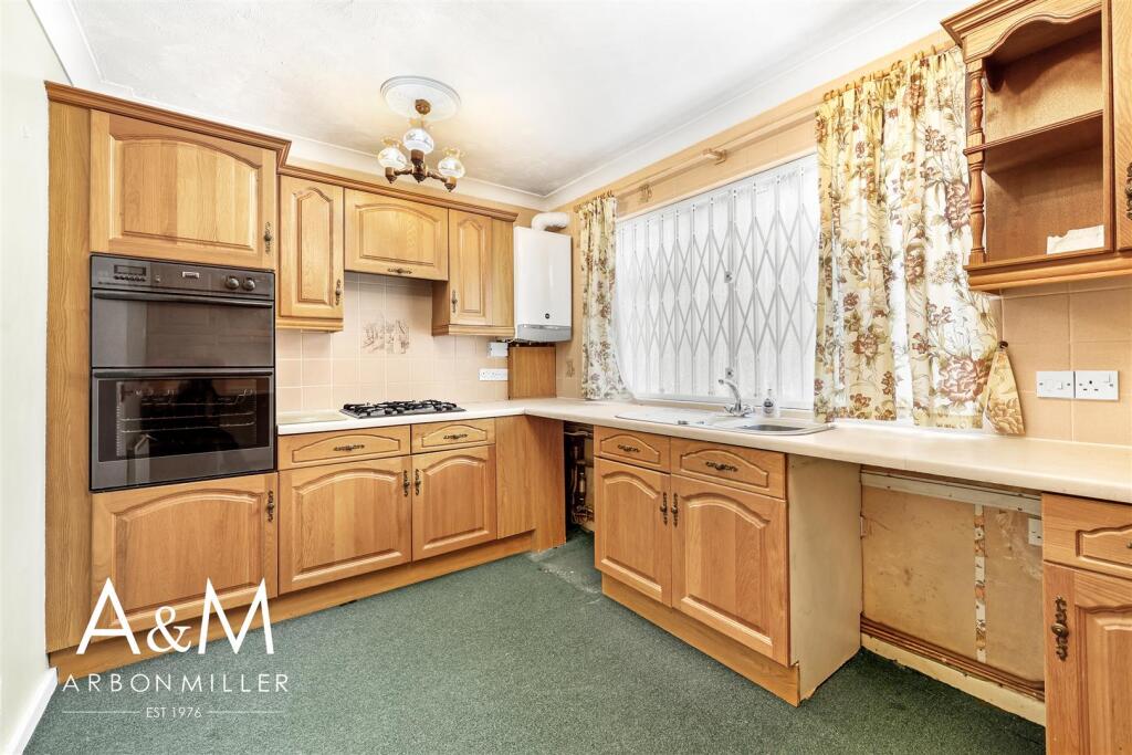 Apartment in Ilford, Barkingside - View 3