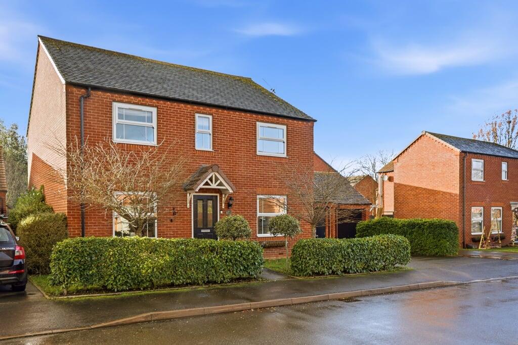 4-bed detached on Willow Field Drive, Lower Broadheath, Worcester, WR2, £500,000