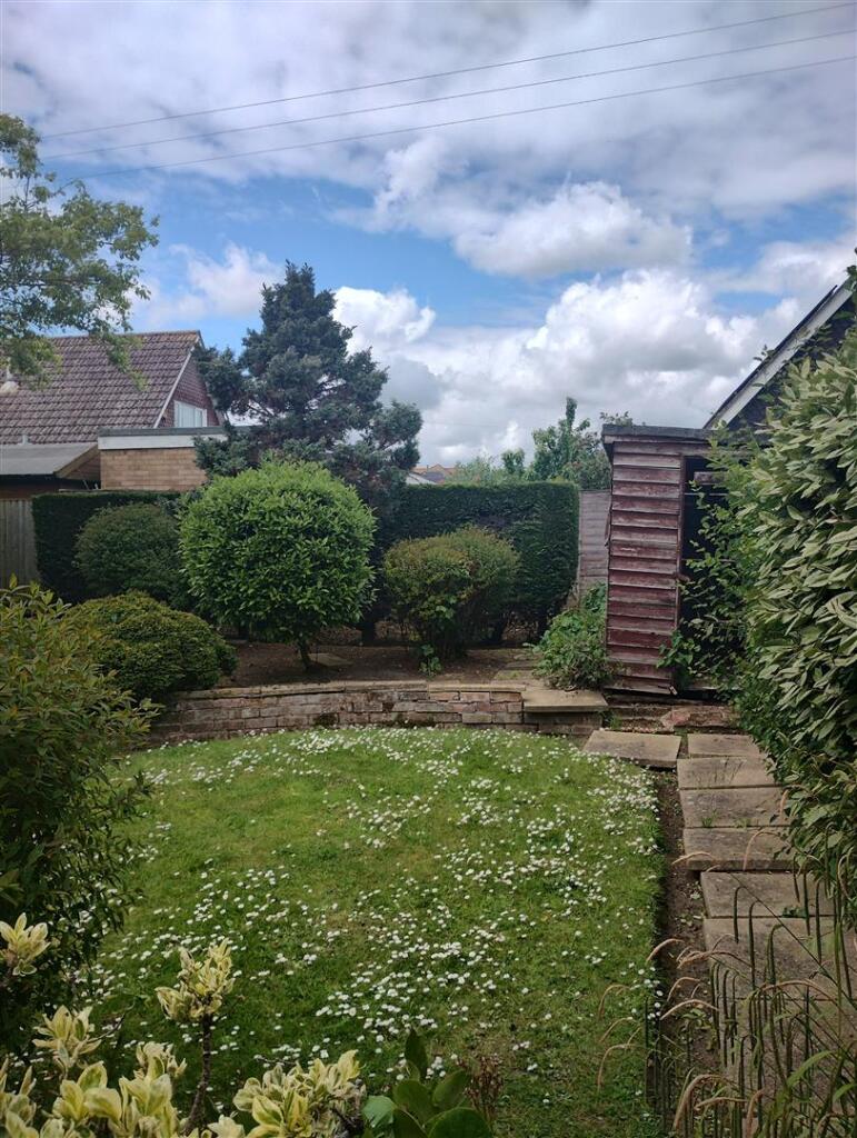 16, Meadow Gardens, Beccles photo 2