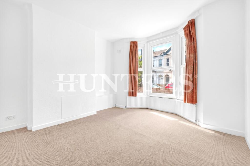 House in London, Seven Sisters, West Green - View 2