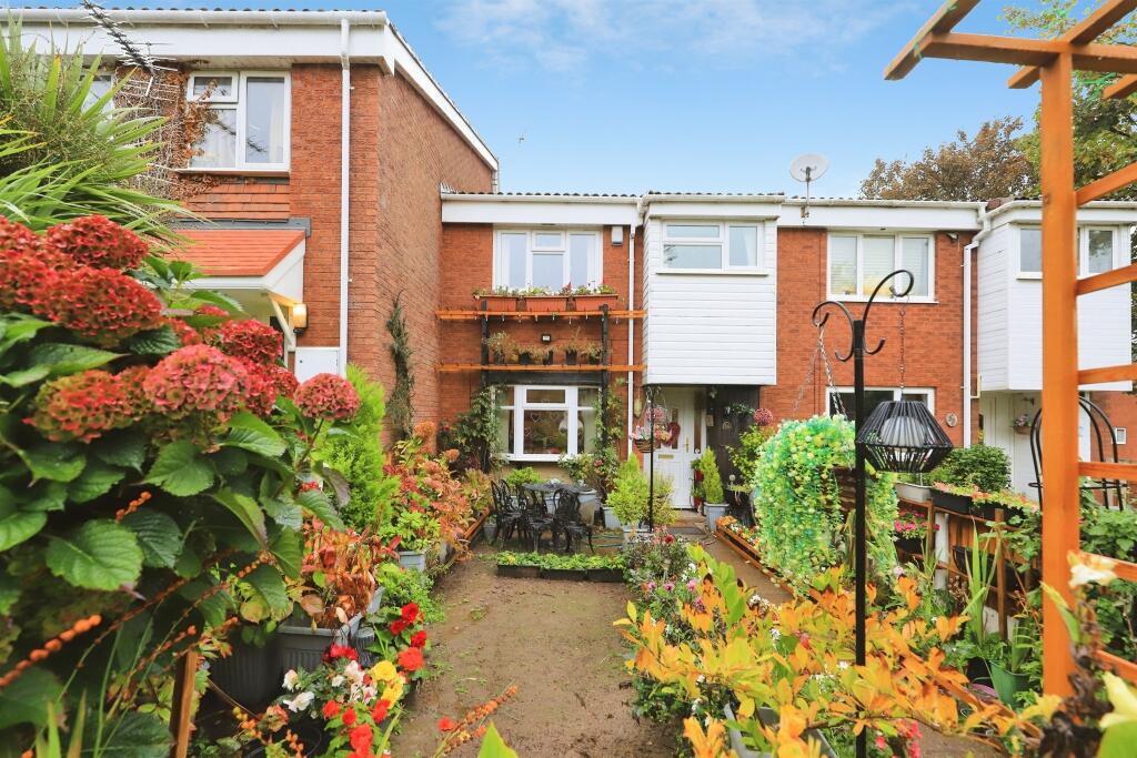 3-bed terraced on Eastney Crescent, Pendeford, Wolverhampton, £210,000