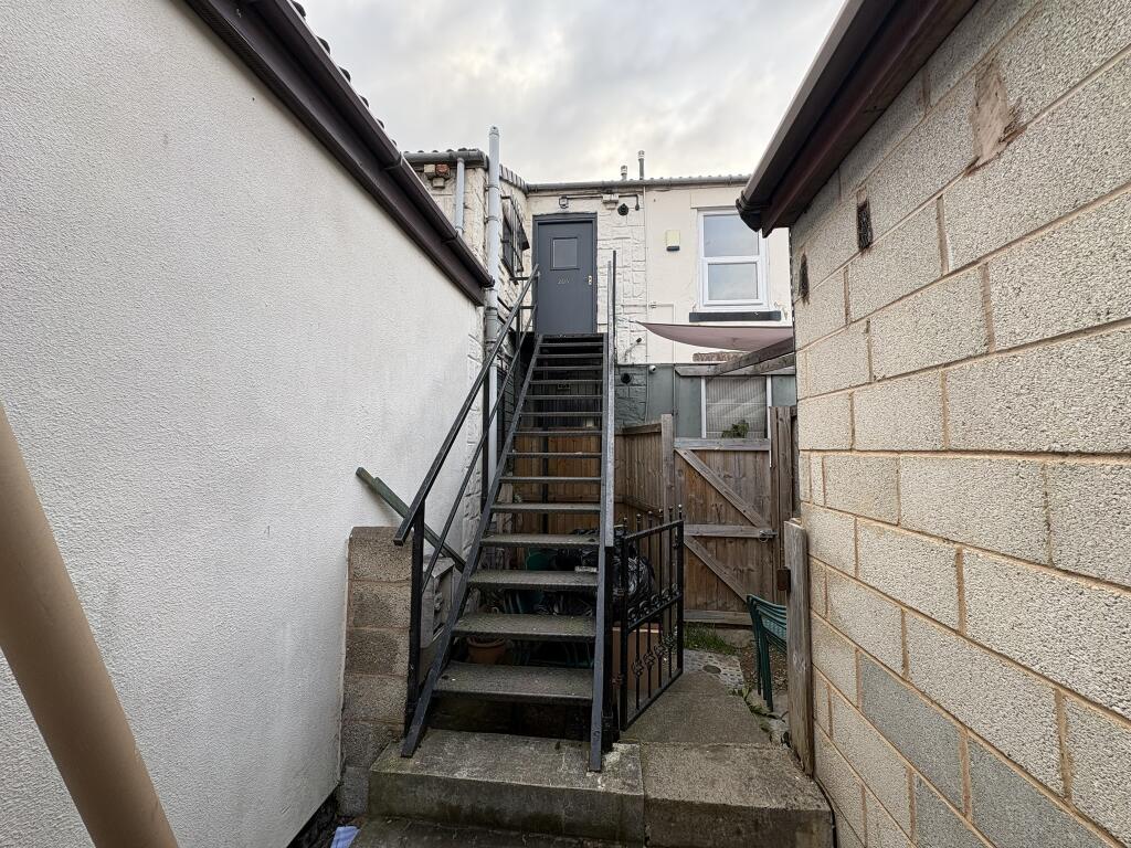 Apartment in Wakefield - More