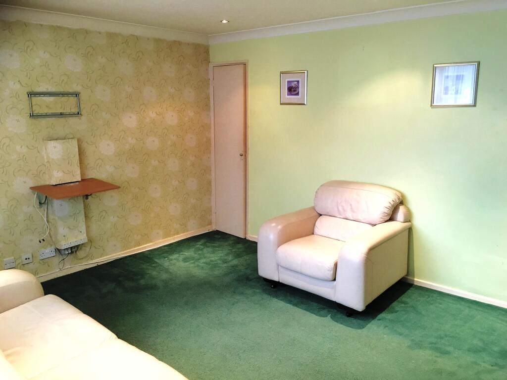House in Houghton Regis, Central Bedfordshire - More