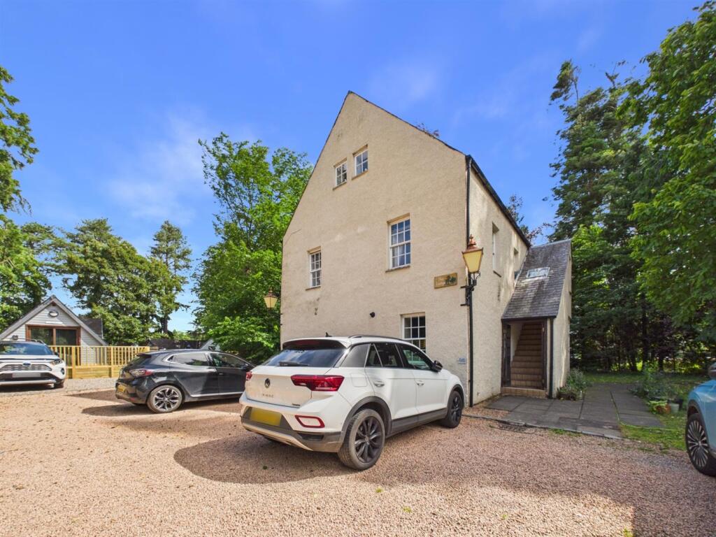 Main image of property: Flat 3, The Lodge, Bleachers Way, Huntingtowerfield, PH1 3JT
