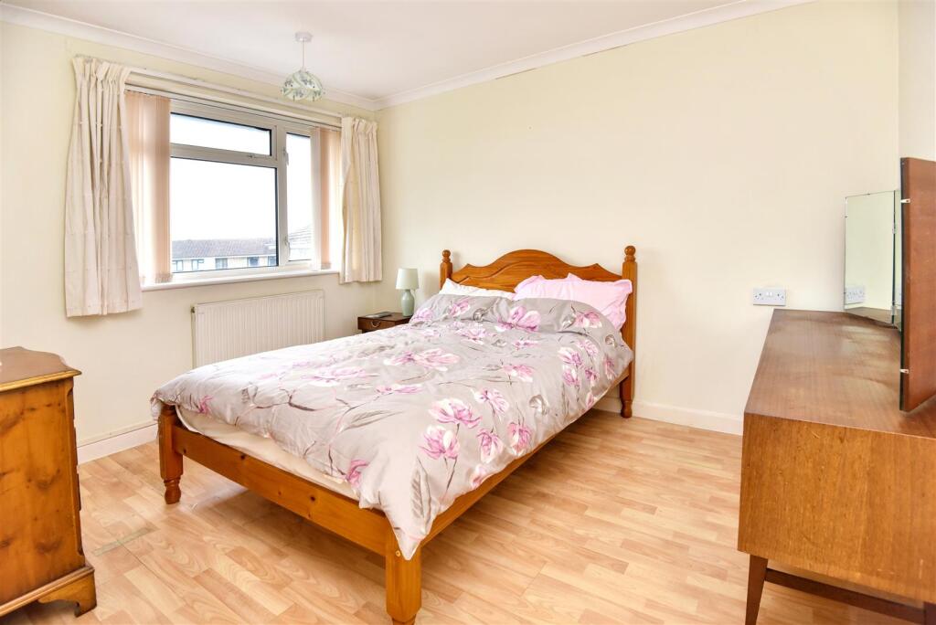 Hardy Crescent, Stalbridge photo 3