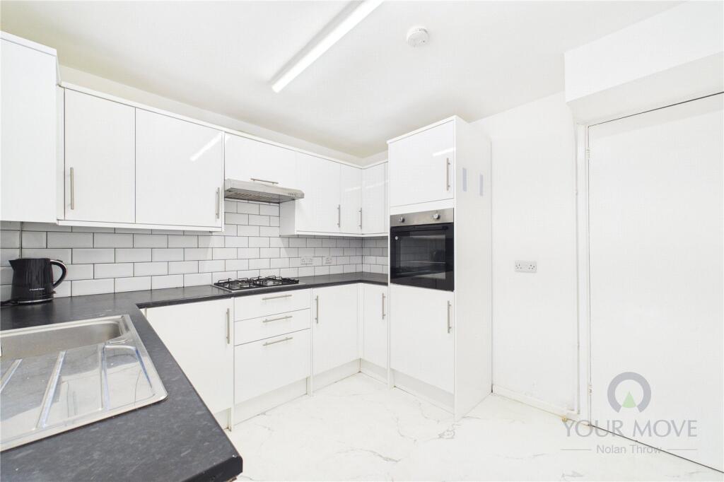 Far Meadow Court, Thorplands, Northampton, NN3 photo 3