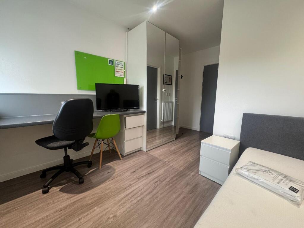 Apartment in Plymouth - View 5