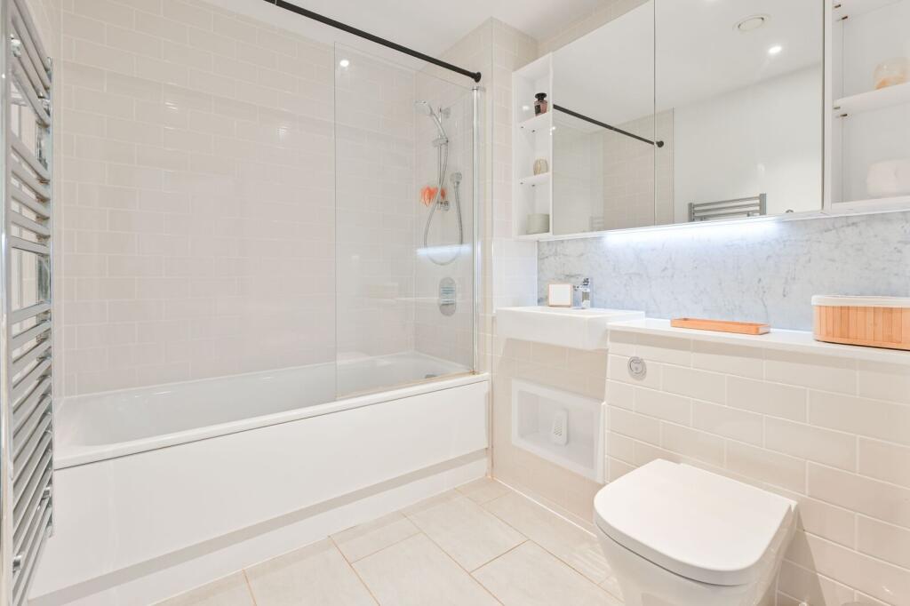 Apartment in London, Browning Estate, Elephant and Castle - More