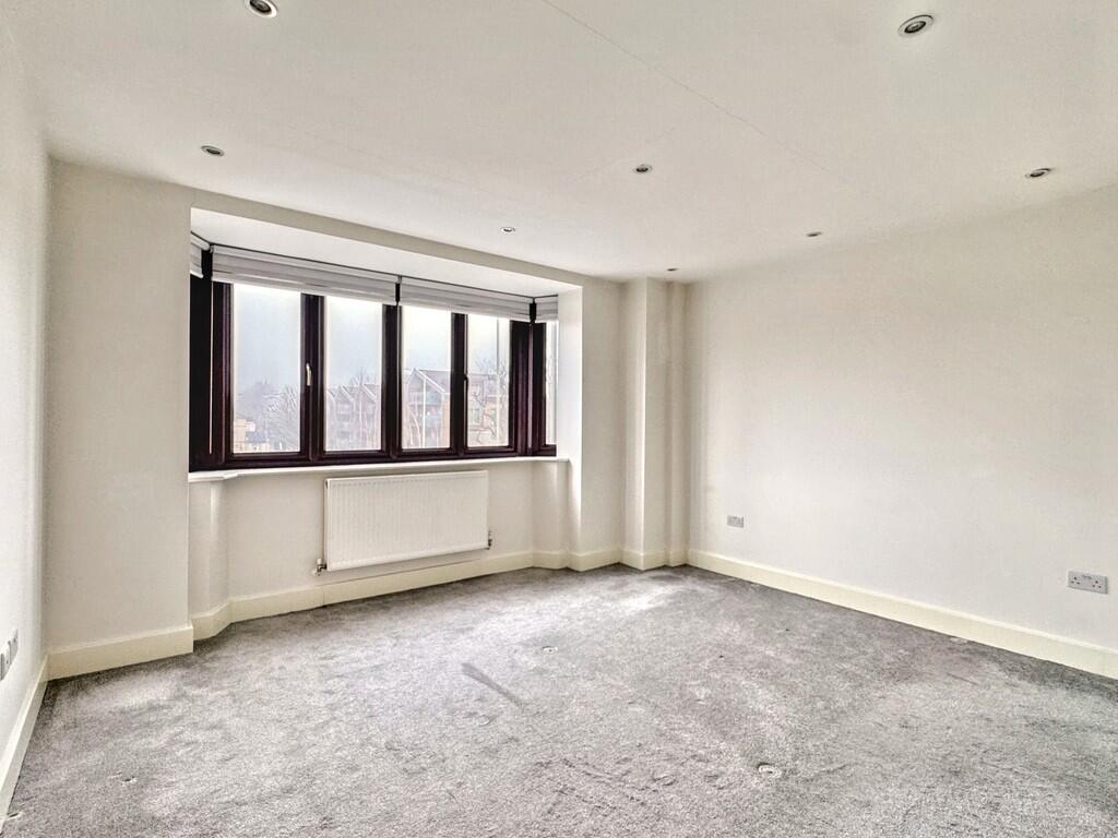 Apartment in Ashford, Kent - More