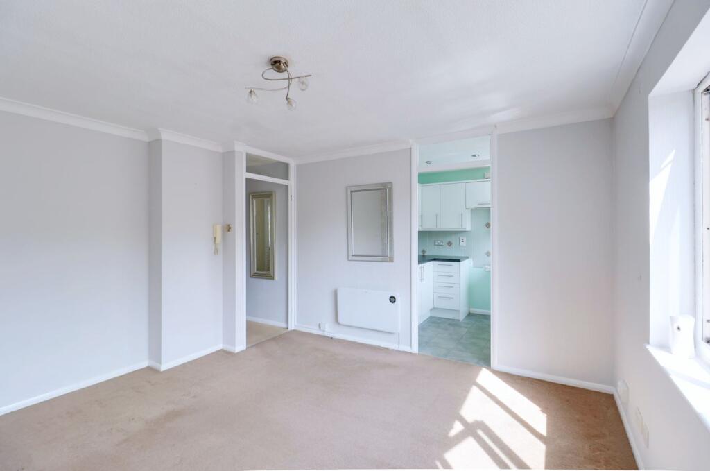 Apartment in South Ockendon, Essex - View 4