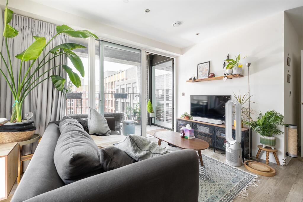 Main image of property: Murdoch street, Hackney Wick