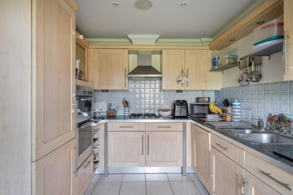 House in Tandridge, Farleigh, Chelsham and Farleigh - View 3