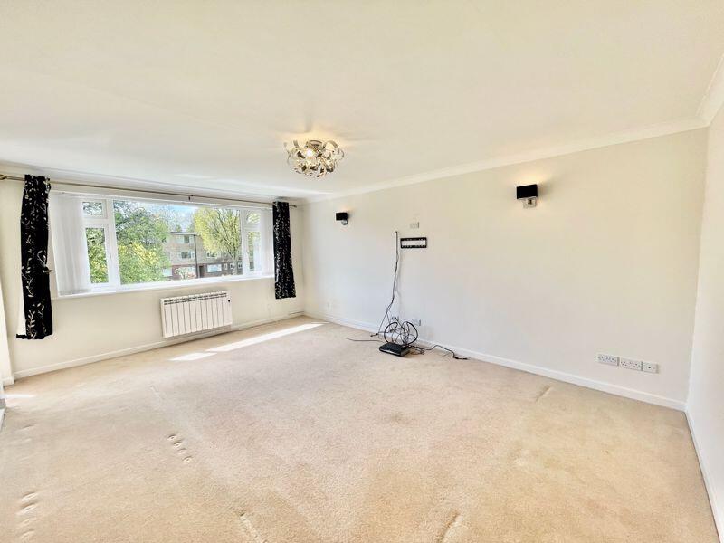 Apartment in Birmingham, Sutton Coldfield - View 4