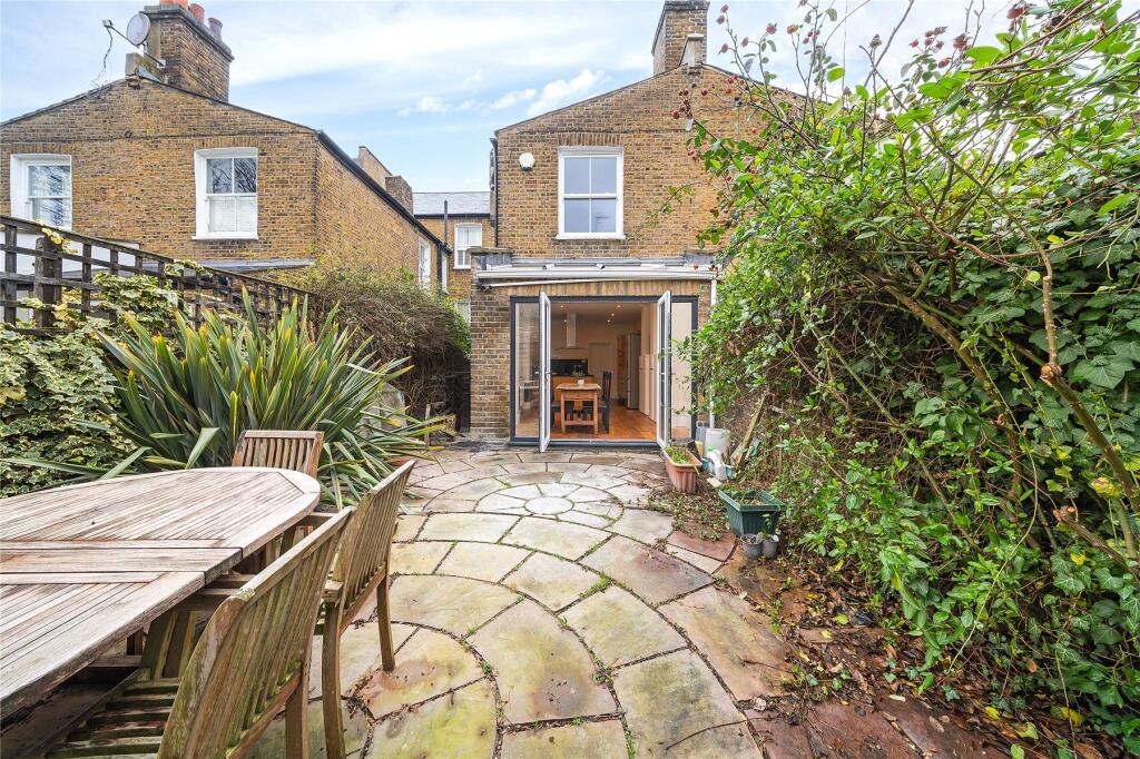 4 bedroom terraced house for rent