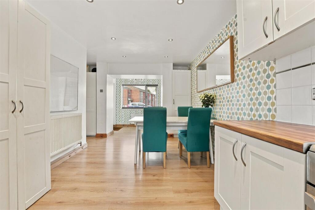 Nightingale Close, Frampton Cotterell, Bristol photo 5