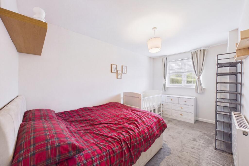 Apartment in Surrey Heath, Surrey - View 5