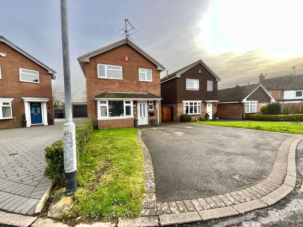 3-bed detached on Glebe Close, Blythe Bridge, ST11, £275,000