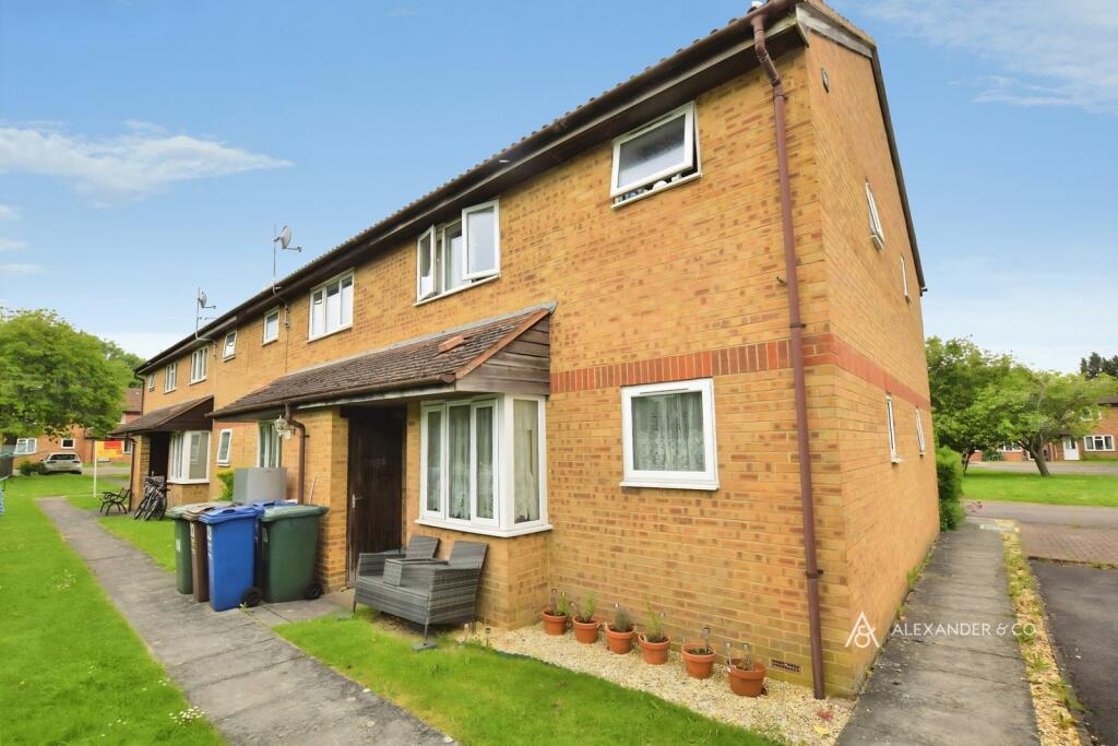 Main image of property: Moor Pond Close, Bicester, OX26
