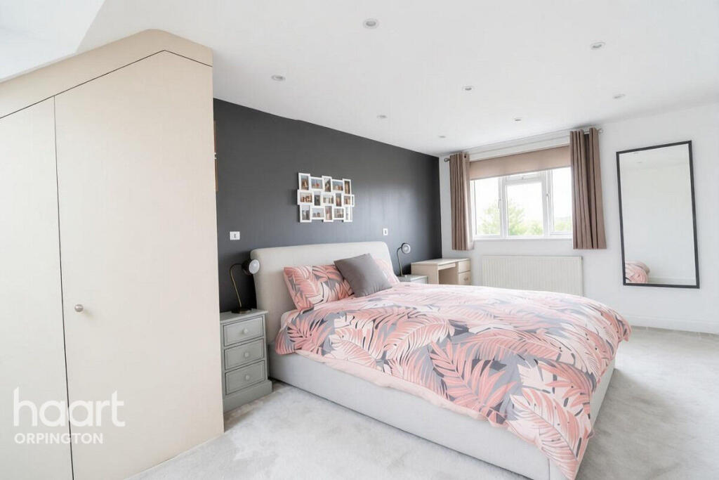 House in Orpington, Broom Hill, Ramsden - View 3