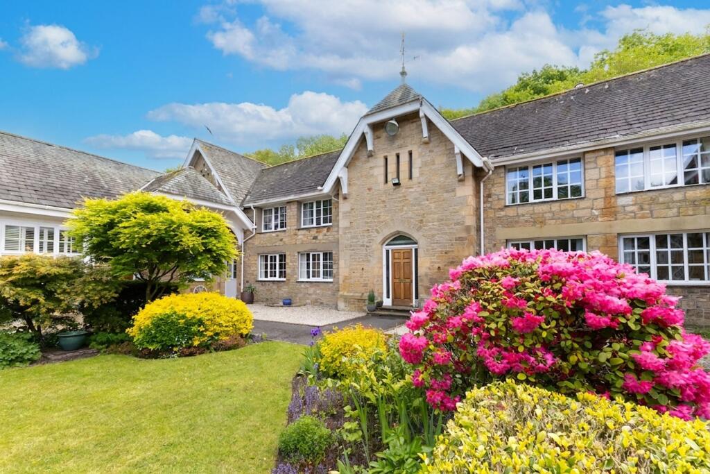 Main image of property: 2 Sedgwick Mews, Sedgwick
