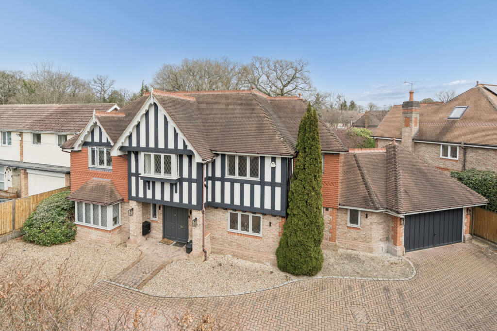 Main image of property: Howards Thicket, Gerrards Cross, Buckinghamshire, SL9