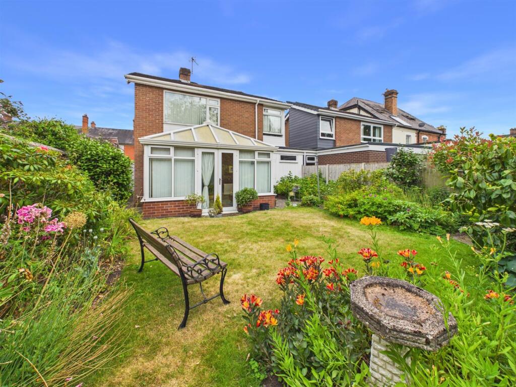 3-bed detached on London Road, Shrewsbury, £375,000