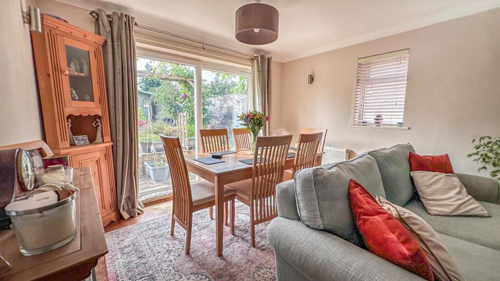 Bydemill Gardens, Highworth, SN6 photo 4