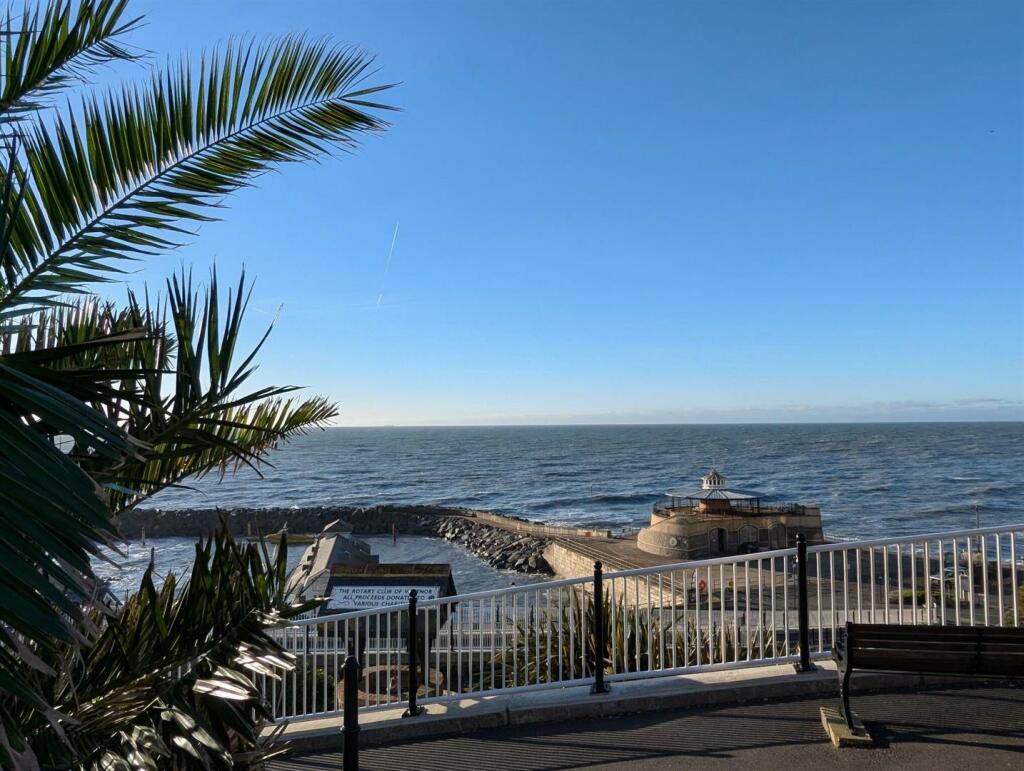 1-bed flat on Hambrough Road, Ventnor, £99,500