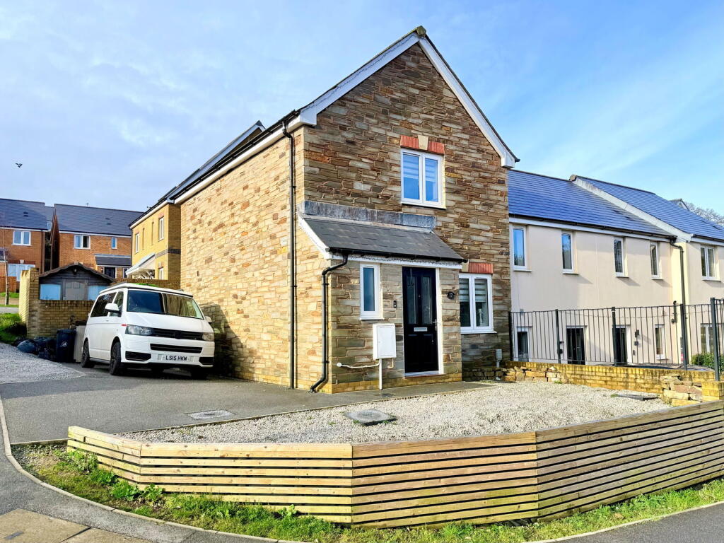 3-bed terraced on Kergilliack Close,Falmouth,Cornwall,TR11 5LS, £330,000