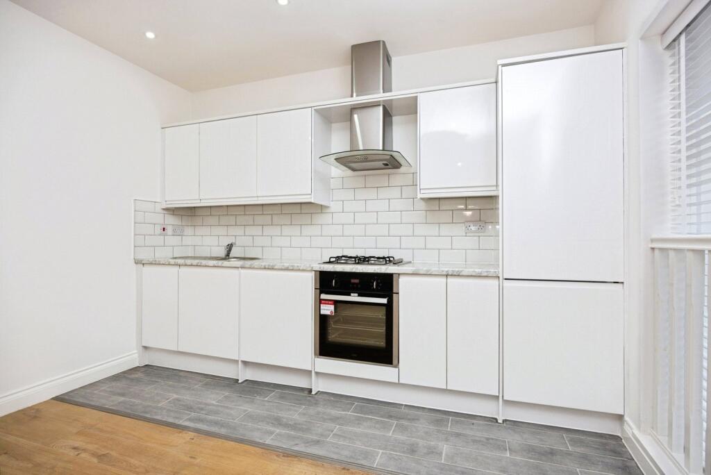 Apartment in Guildford - View 4