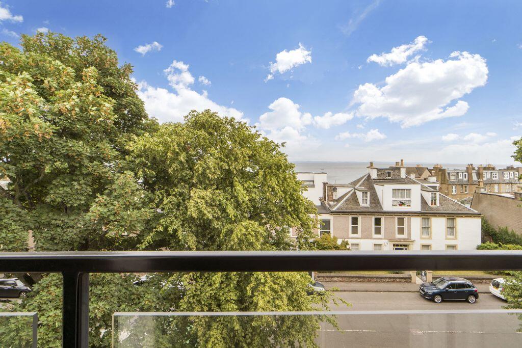 Apartment in Edinburgh - View 4