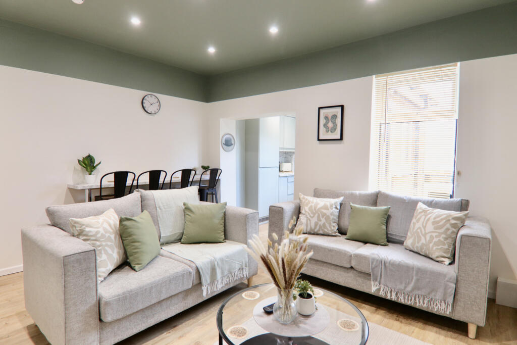 Main image of property: Wakefield, WF1 5HX