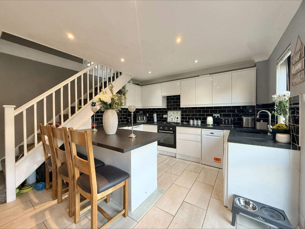 3-bed terraced on Thames Way, Caister-on-sea, £250,000