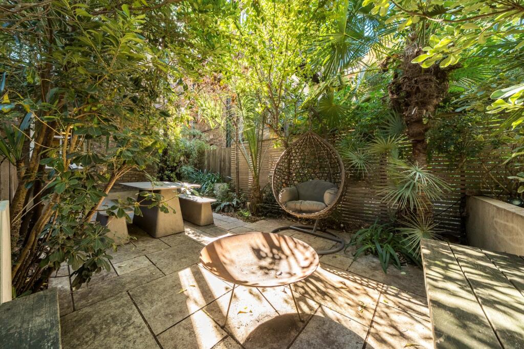 Apartment in London - View 5