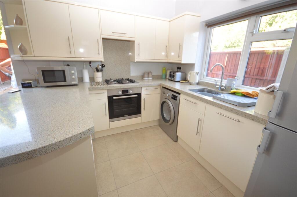 House in Luton - View 4