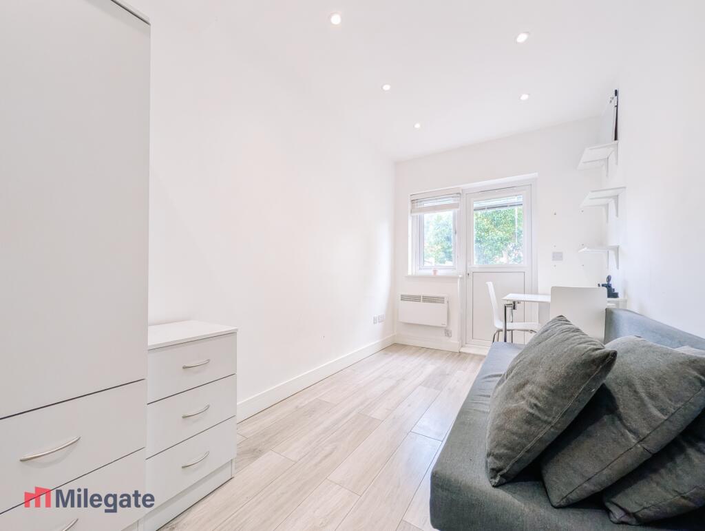 Main image of property: Park Avenue, Egham, TW20