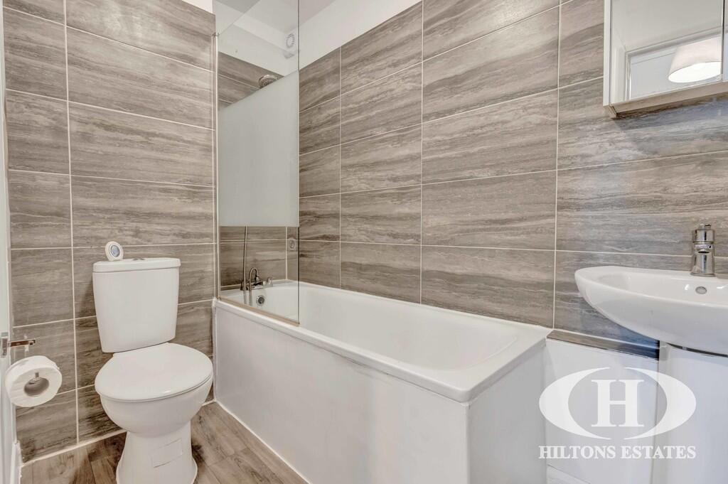 Apartment in Southall - More