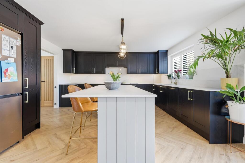 Main image of property: MUSLEY HILL - WARE - CHAIN FREE